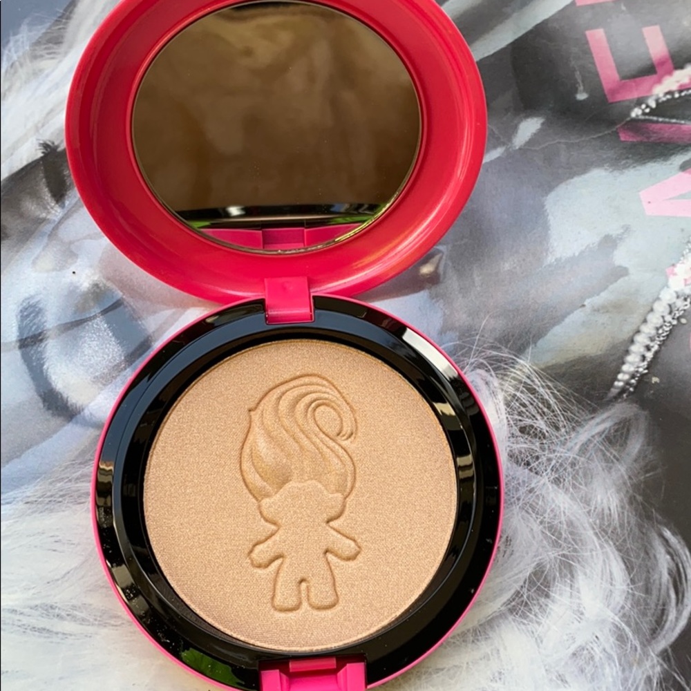 MAC Trolls Collector Item Beauty Powder